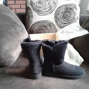 ugg classic cuff short black